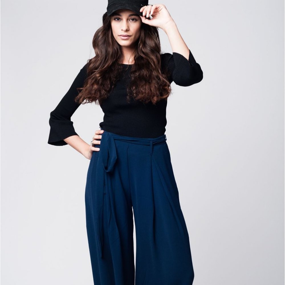 Q2 Navy Wide-Leg Pants w/ Tweezers Belt